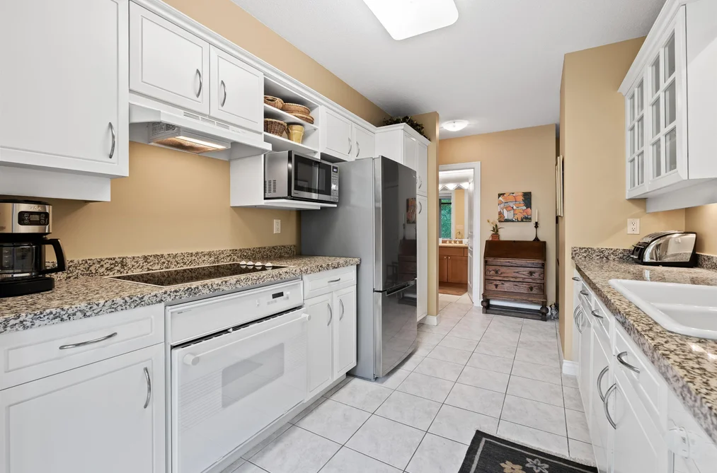 302 588 16TH STREET, West Vancouver BC V7V 3R7, West Vancouver BC — Residential for Sale — Photo 16 of 34