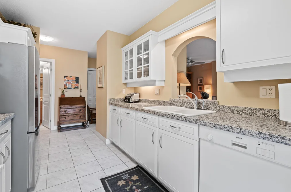 302 588 16TH STREET, West Vancouver BC V7V 3R7, West Vancouver BC — Residential for Sale - Photo 2