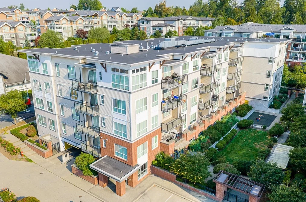 Condo for sale at 302 6468 195a Street Surrey British Columbia - MLS: R3156182