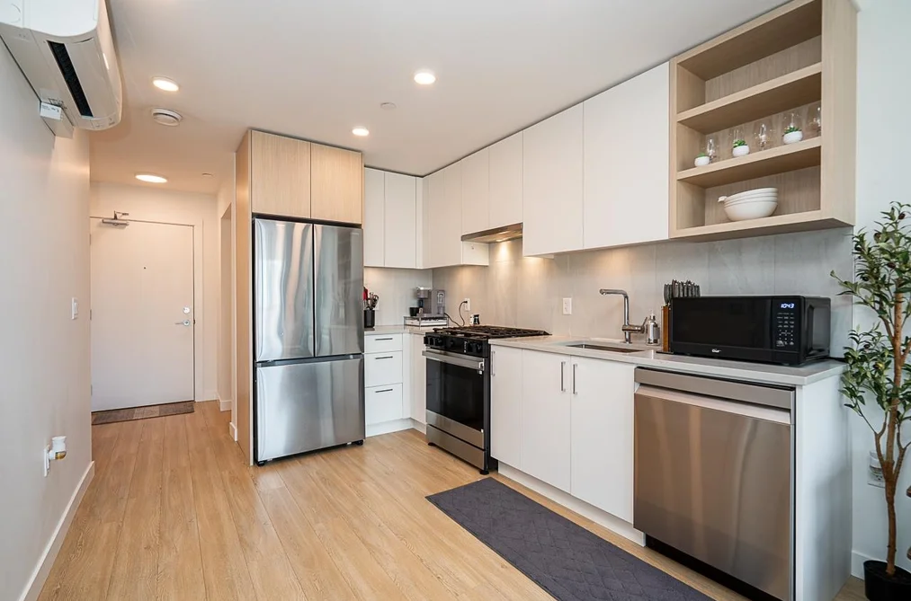 302 723 GROVER AVENUE, Coquitlam BC V3J 0L9, Coquitlam BC — Residential for Sale — Photo 5 of 40