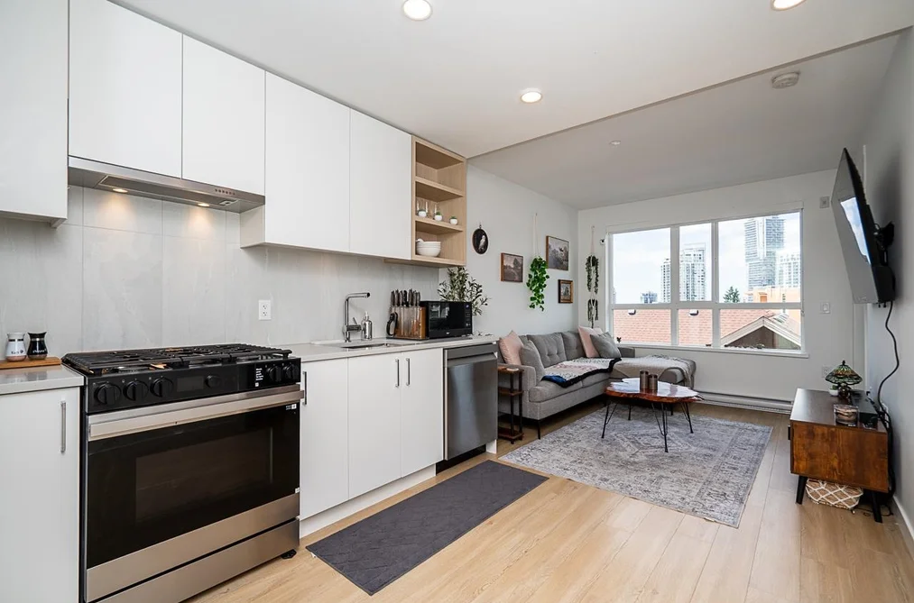 302 723 GROVER AVENUE, Coquitlam BC V3J 0L9, Coquitlam BC — Residential for Sale — Photo 6 of 40