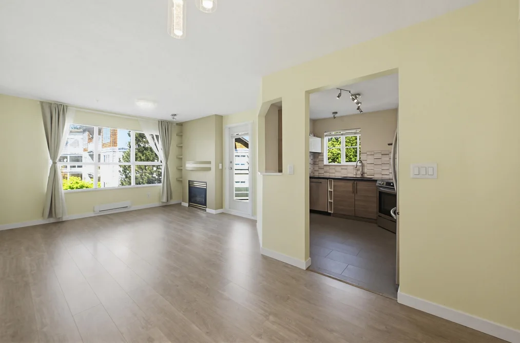 303 10186 155 STREET, Surrey BC V3R 0R6, Surrey BC — Residential for Sale - Photo 2