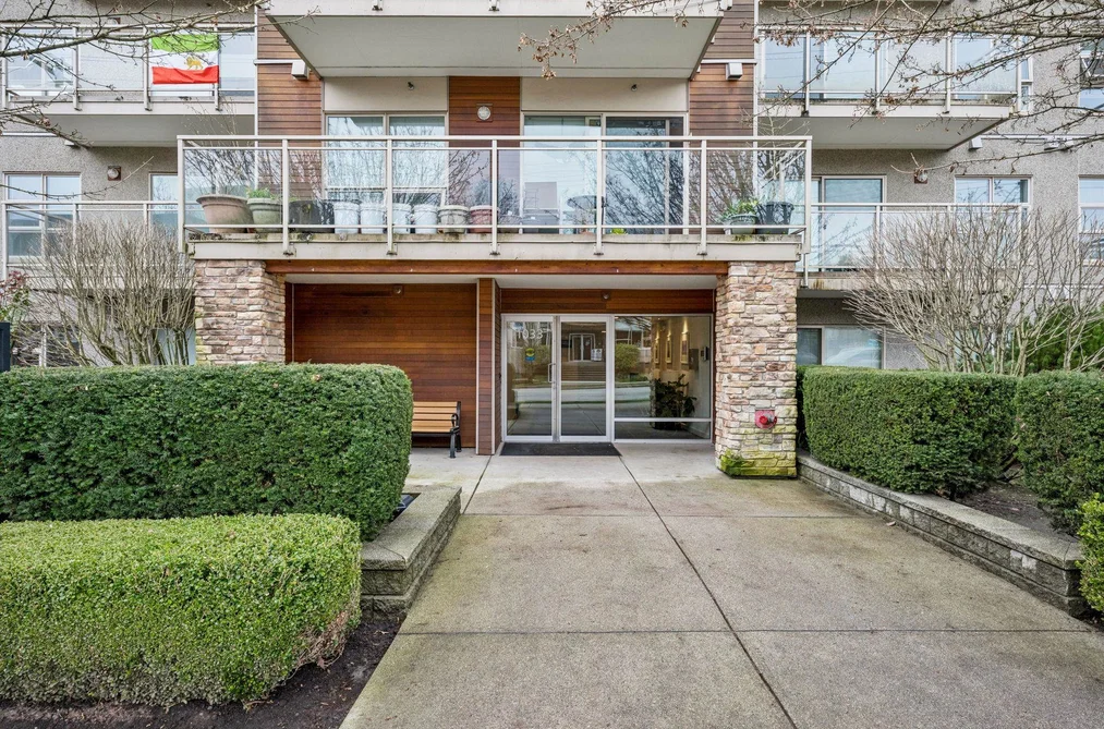 Condo for sale at 303 1033 St. George'S Avenue North Vancouver British Columbia - MLS: R3106552
