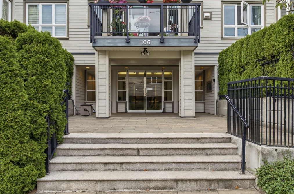 Condo for sale at 303 106 W Kings Road North Vancouver British Columbia - MLS: R3150253