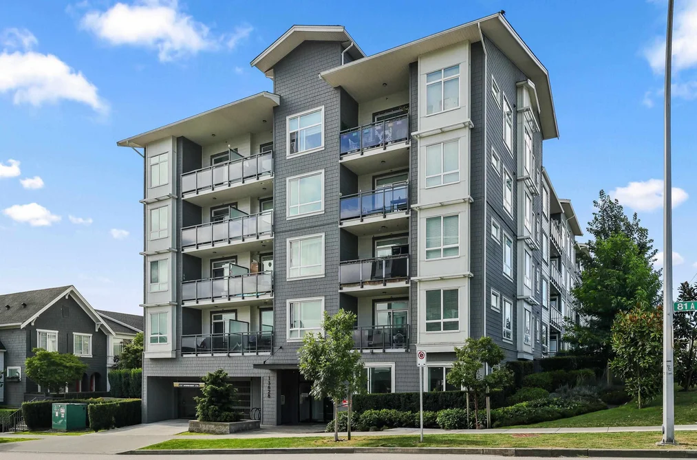 Condo for sale at 303 13628 81a Avenue Surrey British Columbia - MLS: R3089294