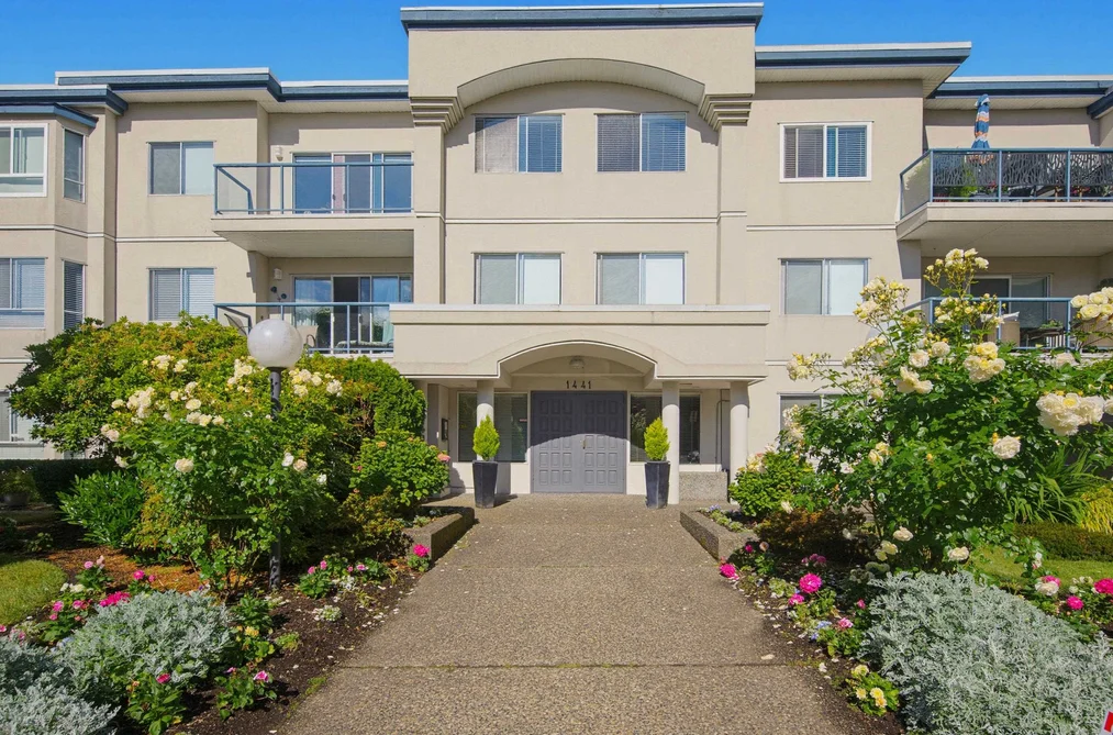 Condo for sale at 303 1441 Blackwood Street White Rock British Columbia - MLS: R3135119