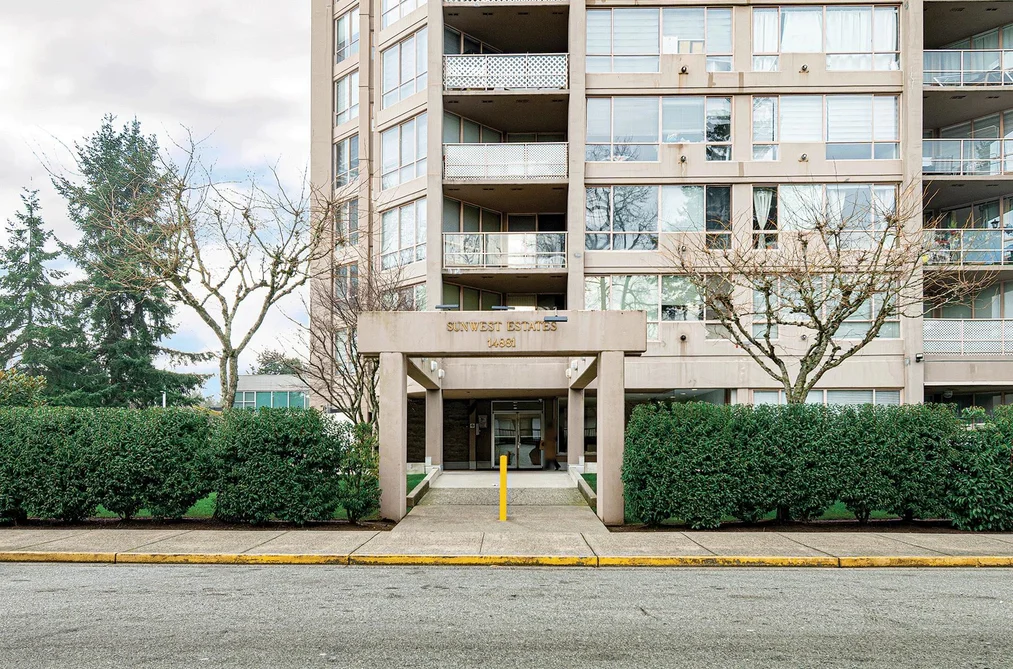 Condo for sale at 303 14881 103a Avenue Surrey British Columbia - MLS: R3086417