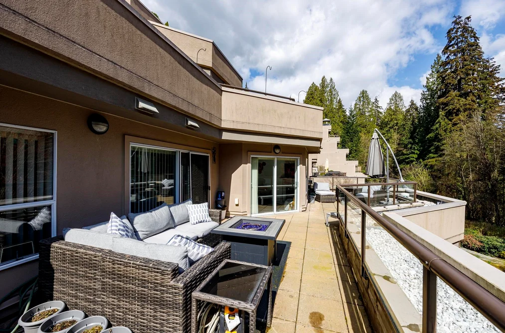 Condo for sale at 303 1500 Ostler Court North Vancouver British Columbia - MLS: R3102622