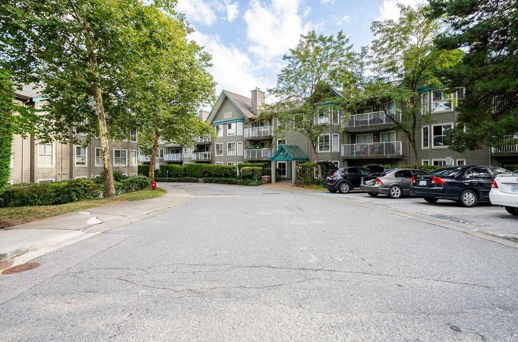 Condo for sale at 303 15140 108 Avenue Surrey British Columbia - MLS: R3038201