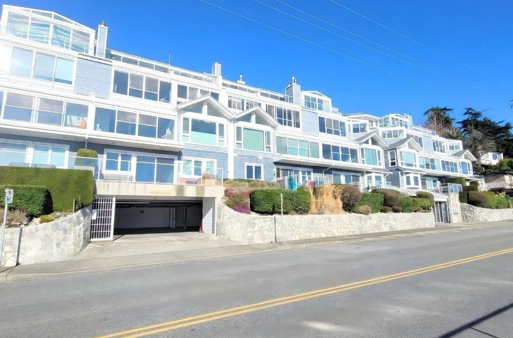Condo for sale at 303 15165 Marine Drive White Rock British Columbia - MLS: R3095871