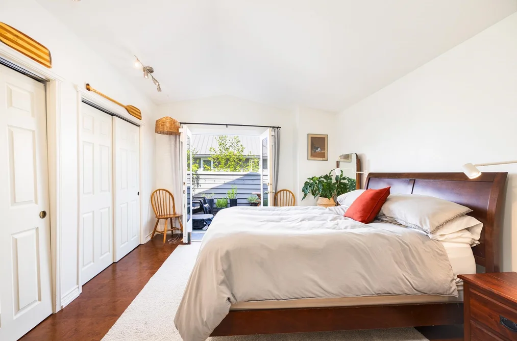 303 1528 BOWSER AVENUE, North Vancouver BC V7P 2Y3, North Vancouver BC — Residential for Sale - Photo 2