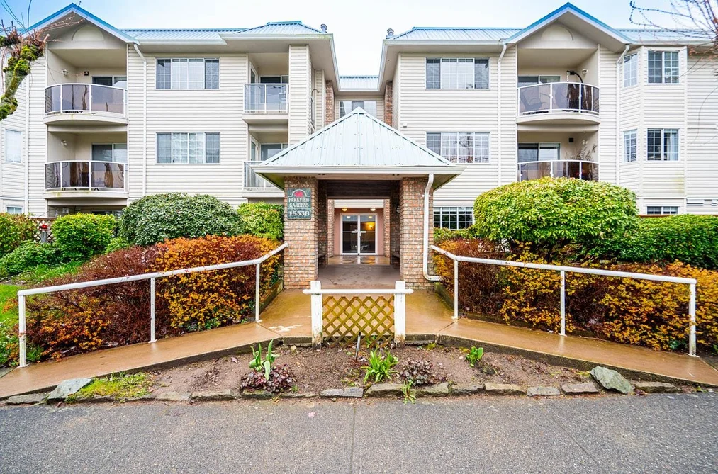 Condo for sale at 303 15338 18 Avenue Surrey British Columbia - MLS: R3105253