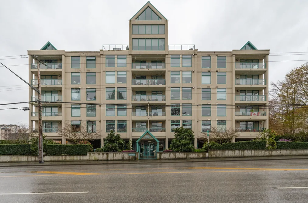 Condo for sale at 303 15466 North Bluff Road White Rock British Columbia - MLS: R3107703