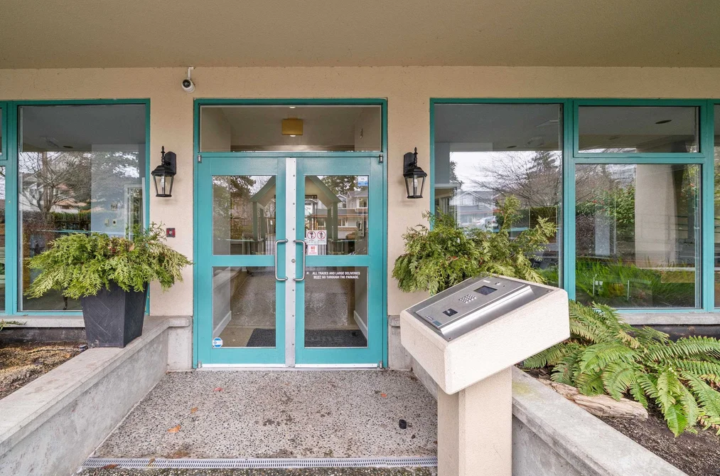 303 15466 NORTH BLUFF ROAD, White Rock BC V4B 3G1, White Rock BC — Residential for Sale - Photo 2