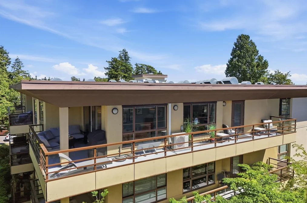 Condo for sale at 303 15747 Marine Drive White Rock British Columbia - MLS: R3137950