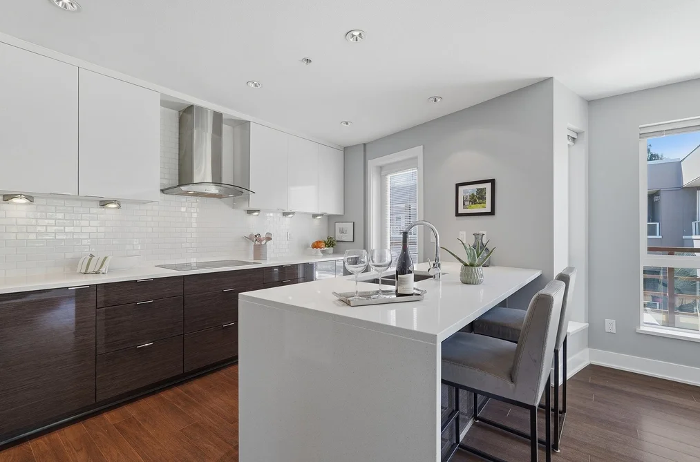303 15747 MARINE DRIVE, White Rock BC V4B 1E4, White Rock BC — Residential for Sale — Photo 3 of 33