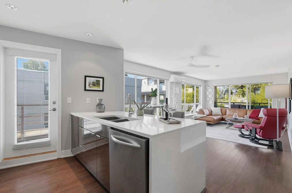 303 15747 MARINE DRIVE, White Rock BC V4B 1E4, White Rock BC — Residential for Sale — Photo 5 of 33