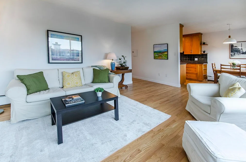 303 1610 CHESTERFIELD AVENUE, North Vancouver BC V7M 2N7, North Vancouver BC — Residential for Sale - Photo 4