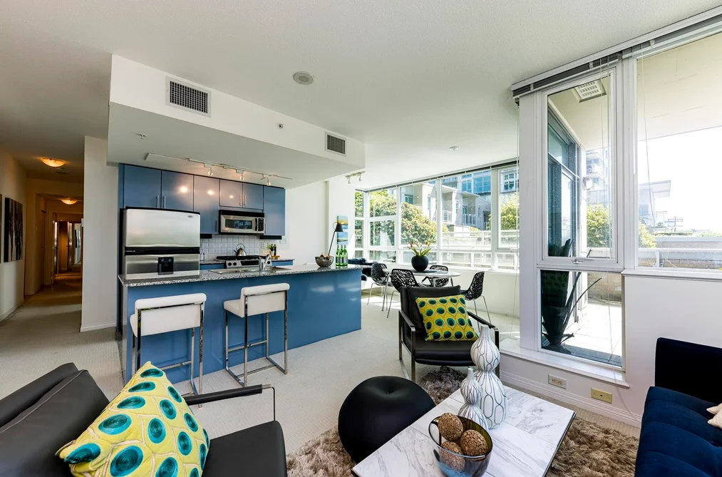 303 168 E ESPLANADE, North Vancouver BC V7L 4X8, North Vancouver BC — Residential for Sale - Photo 2