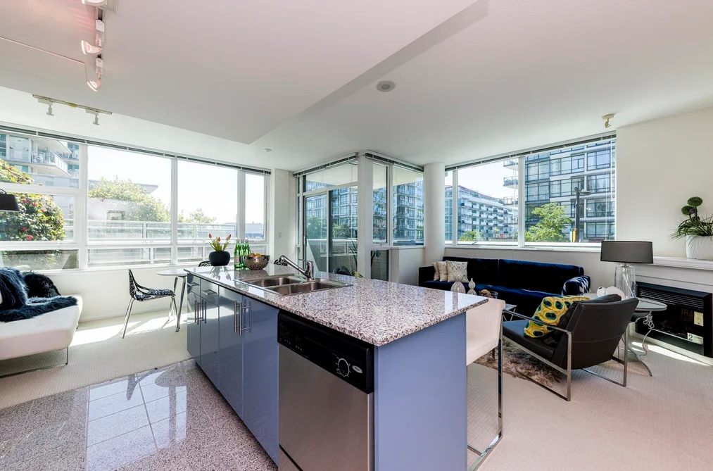303 168 E ESPLANADE, North Vancouver BC V7L 4X8, North Vancouver BC — Residential for Sale - Photo 3