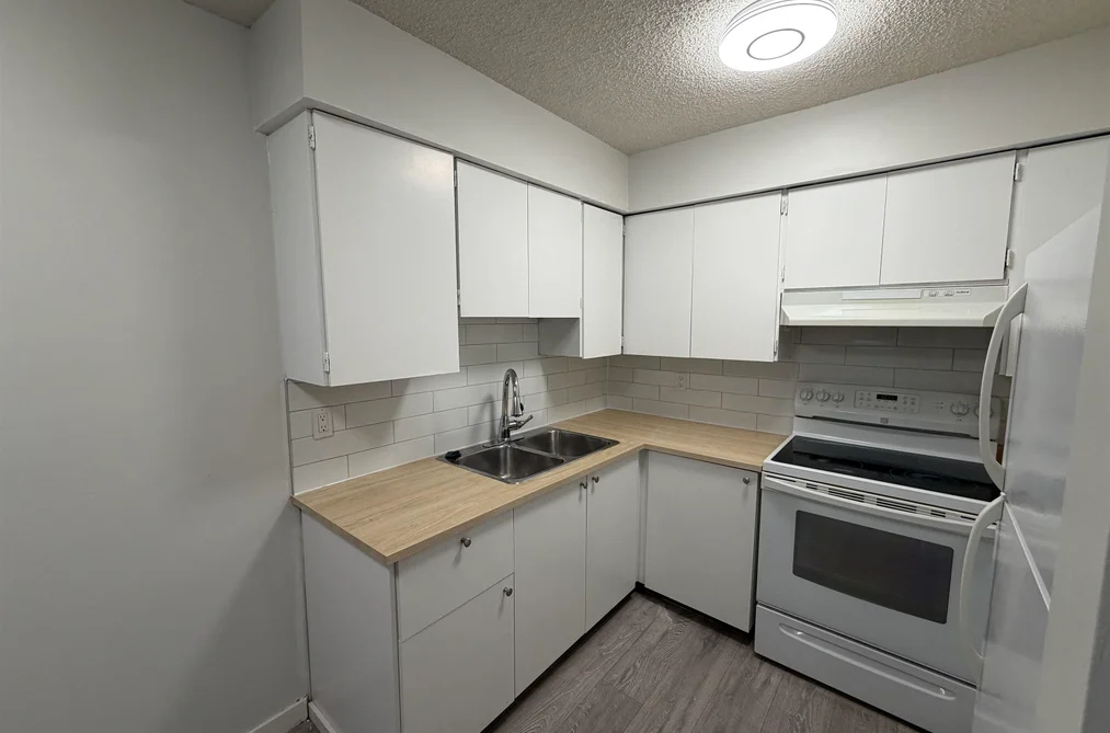 303 1948 COQUITLAM AVENUE, Port Coquitlam BC V3B 1J3, Port Coquitlam BC — Residential for Sale - Photo 2