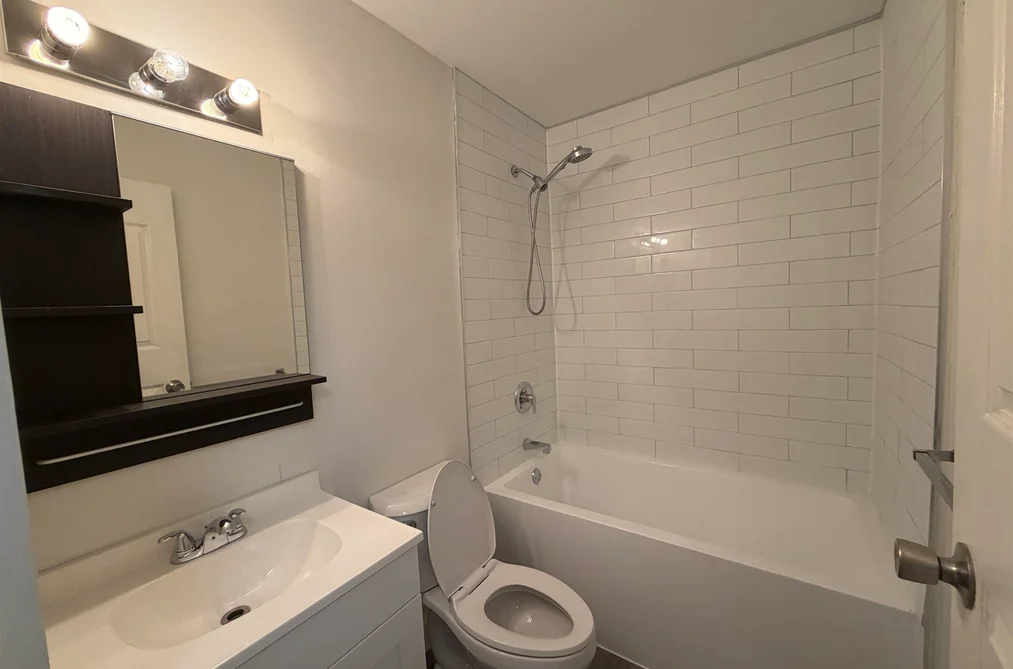 303 1948 COQUITLAM AVENUE, Port Coquitlam BC V3B 1J3, Port Coquitlam BC — Residential for Sale - Photo 3