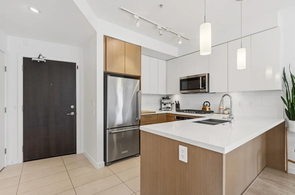 303 20 E ROYAL AVENUE, New Westminster BC V3L 0G9, New Westminster BC — Residential for Sale — Photo 14 of 40