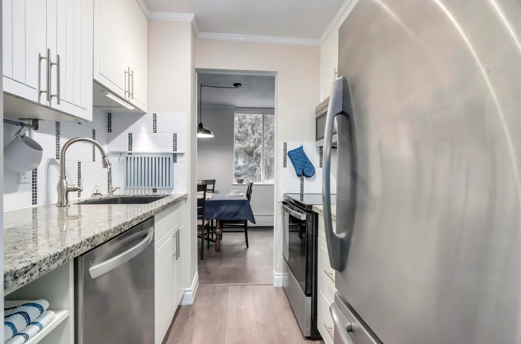 303 2004 FULLERTON AVENUE, North Vancouver BC V7P 3G8, North Vancouver BC — Residential for Sale - Photo 2