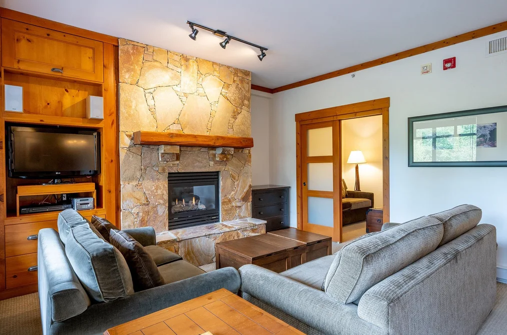 303 2202 GONDOLA WAY, Whistler BC V8E 0M7, Whistler BC — Residential for Sale - Photo 2