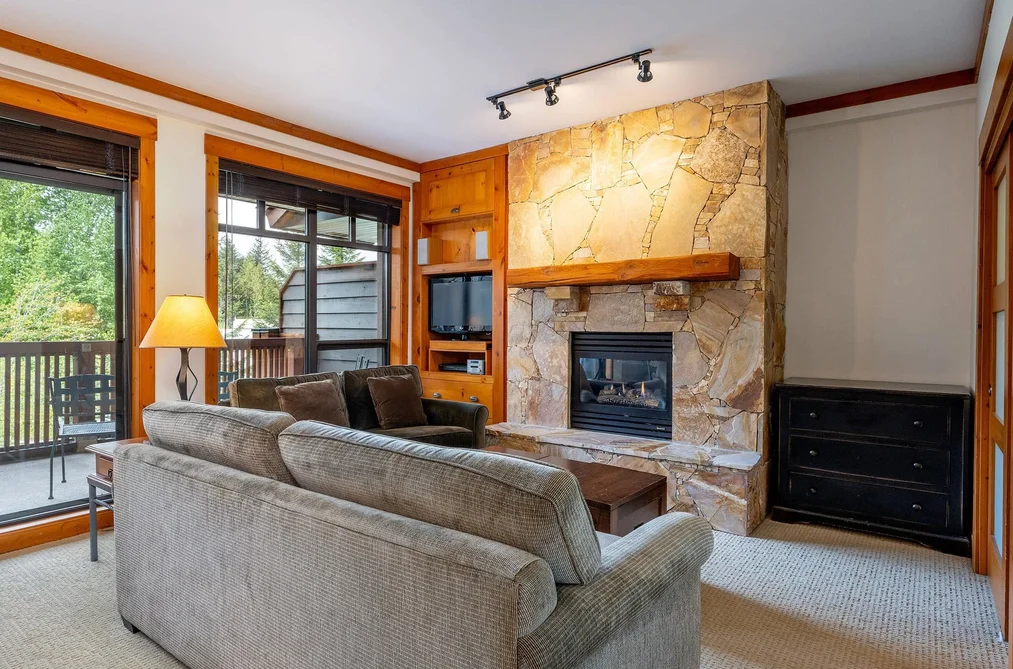 303 2202 GONDOLA WAY, Whistler BC V8E 0M7, Whistler BC — Residential for Sale - Photo 3
