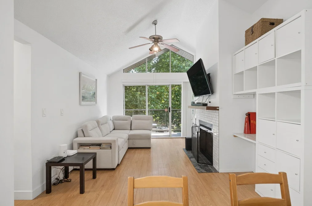 303 230 MOWAT STREET, New Westminster, BC — Residential for Sale - Photo 2