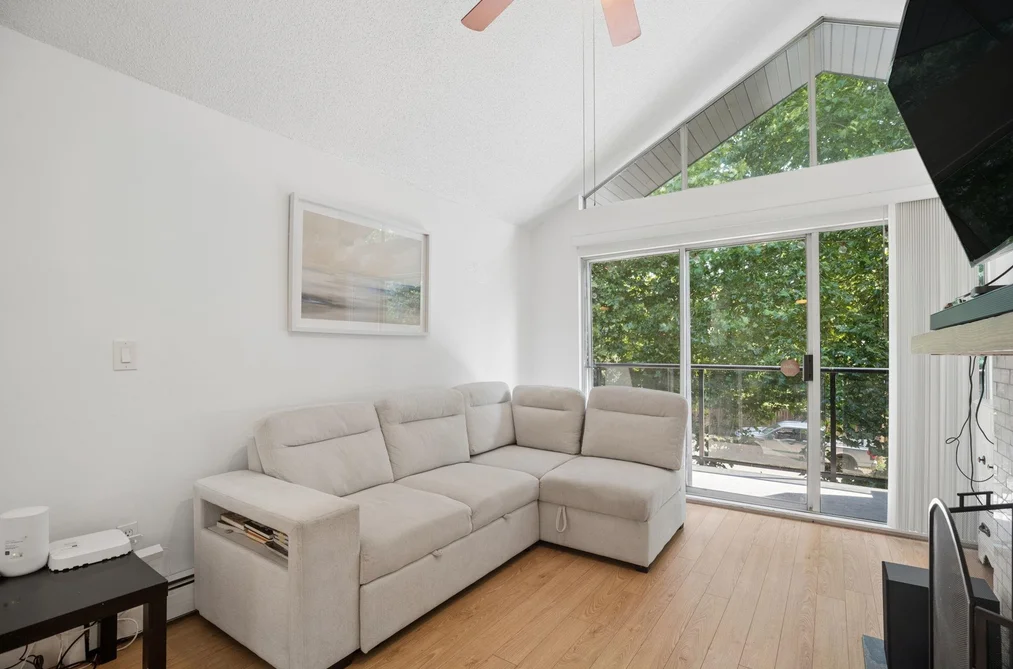 303 230 MOWAT STREET, New Westminster, BC — Residential for Sale — Photo 5 of 40