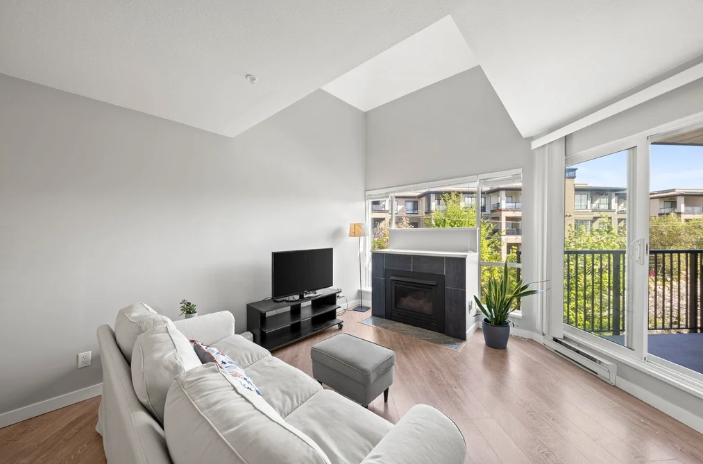 303 2429 HAWTHORNE AVENUE, Port Coquitlam BC V3C 6G6, Port Coquitlam BC — Residential for Sale - Photo 2
