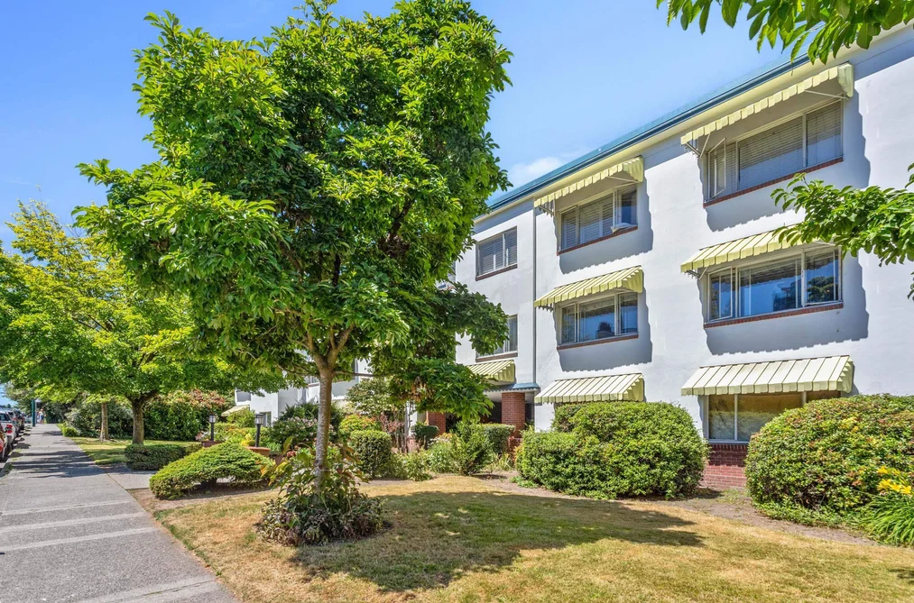 303 - 2469 Cornwall Avenue, Vancouver, BC - MLS: R3162226 - Photo 2 303 - 2469 Cornwall Avenue, Vancouver, BC - MLS: R3162226 - Photo 2