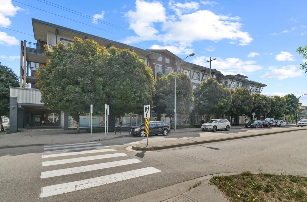 303 288 HAMPTON STREET, New Westminster BC V3M 5L9, New Westminster BC — Residential for Sale - Photo 2