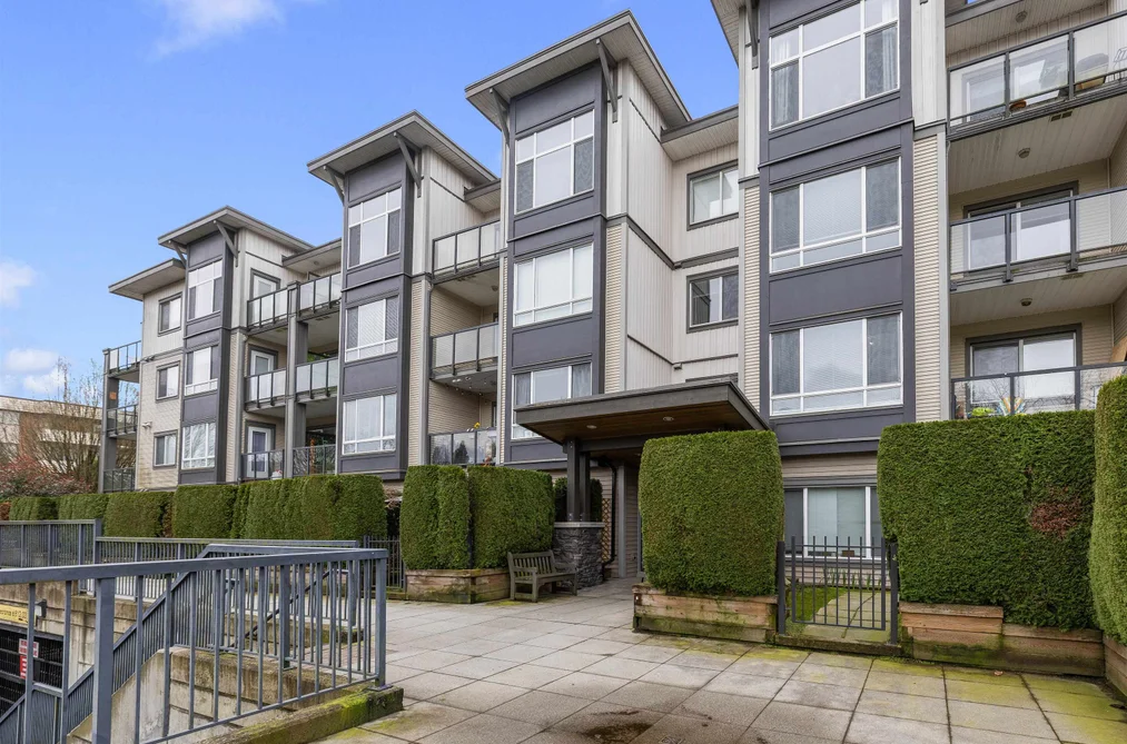 Condo for sale at 303 2943 Nelson Place Abbotsford British Columbia - MLS: R3098001