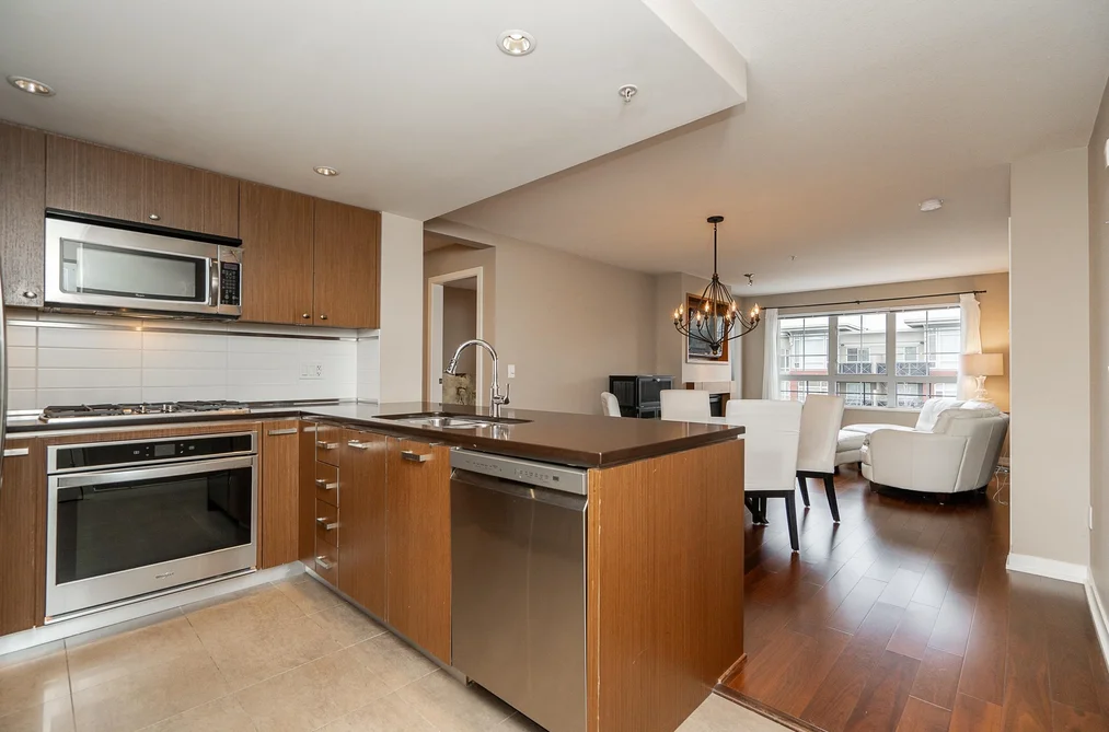 303 2950 KING GEORGE BOULEVARD, Surrey BC V4P 0E5, Surrey BC — Residential for Sale - Photo 4