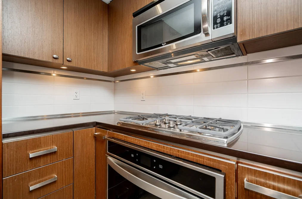 303 2950 KING GEORGE BOULEVARD, Surrey BC V4P 0E5, Surrey BC — Residential for Sale - Photo 6