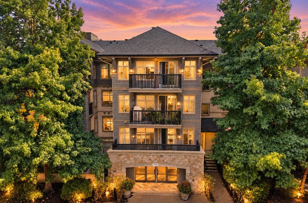 Condo for sale at 303 2998 Silver Springs Boulevard Coquitlam British Columbia - MLS: R3169158