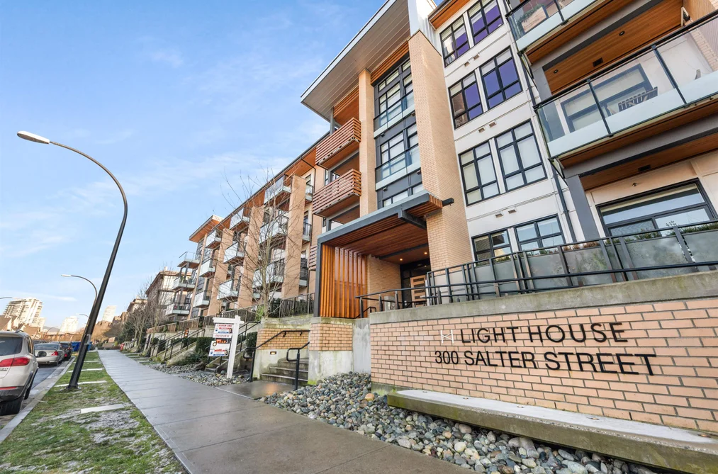 Condo for sale at 303 300 Salter Street New Westminster British Columbia - MLS: R3081275