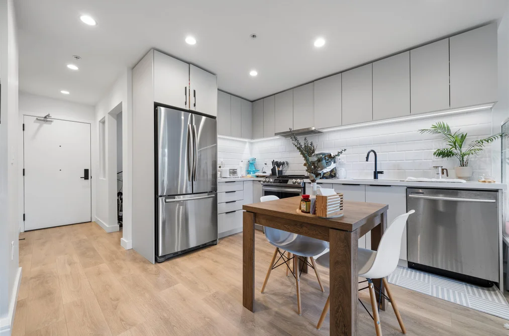 Condo for sale at 303 3038 St George Street Port Moody British Columbia - MLS: R3141195