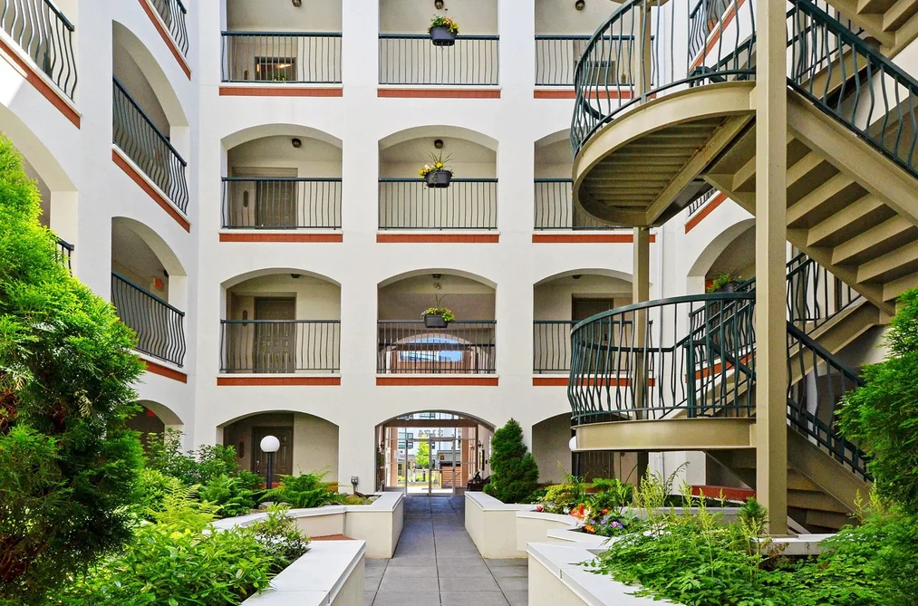 Condo for sale at 303 3174 Gladwin Road Abbotsford British Columbia - MLS: R3154767
