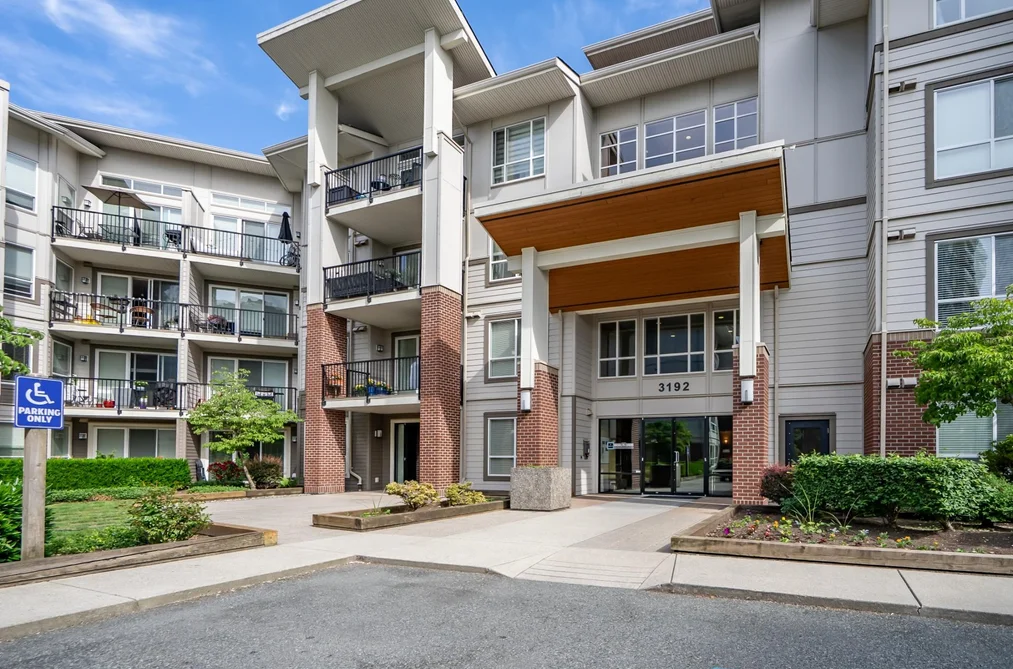 Condo for sale at 303 3192 Gladwin Road Abbotsford British Columbia - MLS: R3121853