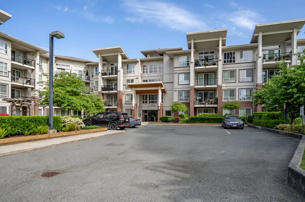 303 3192 GLADWIN ROAD, Abbotsford BC V2T 6M9, Abbotsford BC — Residential for Sale - Photo 2