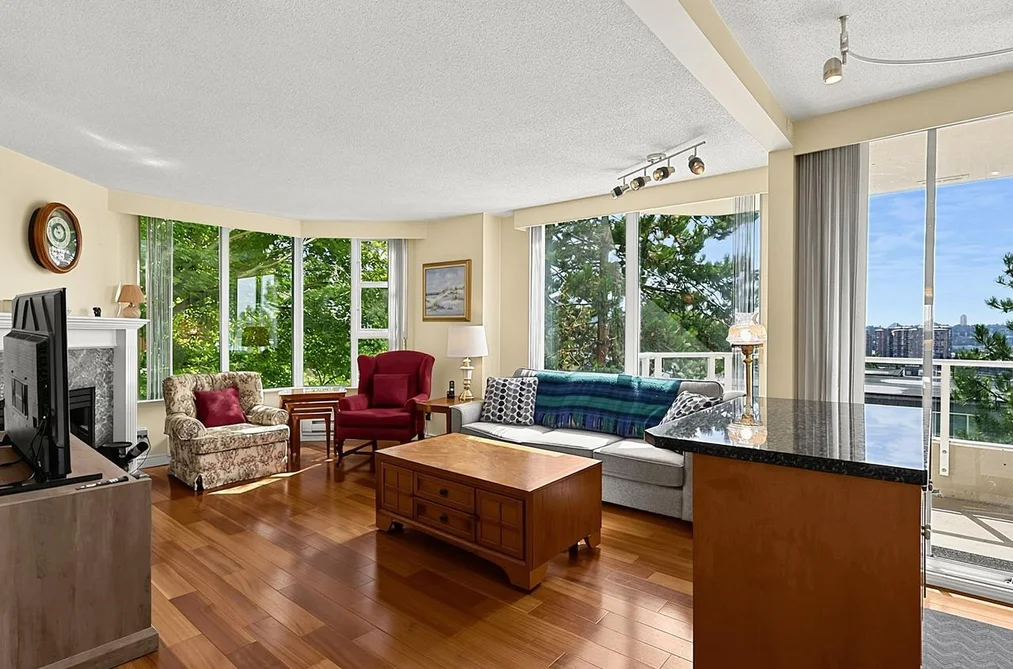 Condo for sale at 303 412 Twelfth Street New Westminster British Columbia - MLS: R3152810