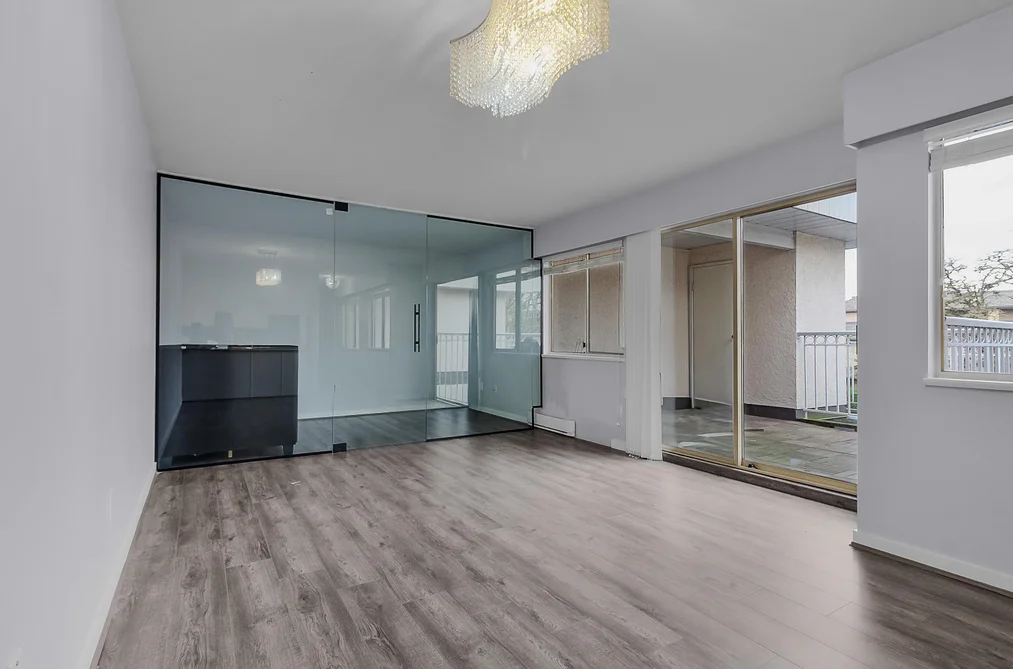 303 458 E 44TH AVENUE, Vancouver BC V5W 1W3, Vancouver BC — Residential for Sale - Photo 2