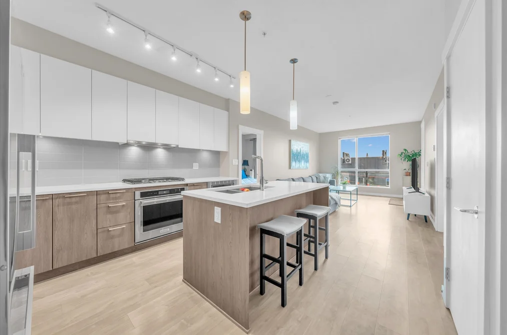Condo for sale at 303 625 E 3rd Street North Vancouver British Columbia - MLS: R3170221