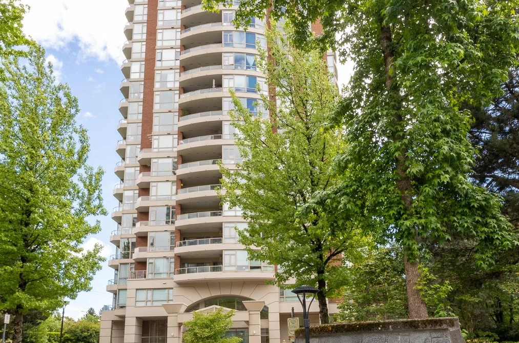 Condo for sale at 303 6838 Station Hill Drive Burnaby British Columbia - MLS: R3152299