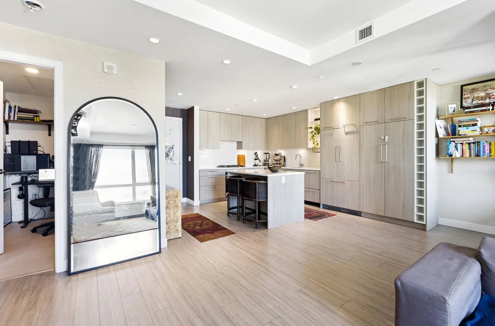 Condo for sale at 303 707 E 3rd Street North Vancouver British Columbia - MLS: R3100518