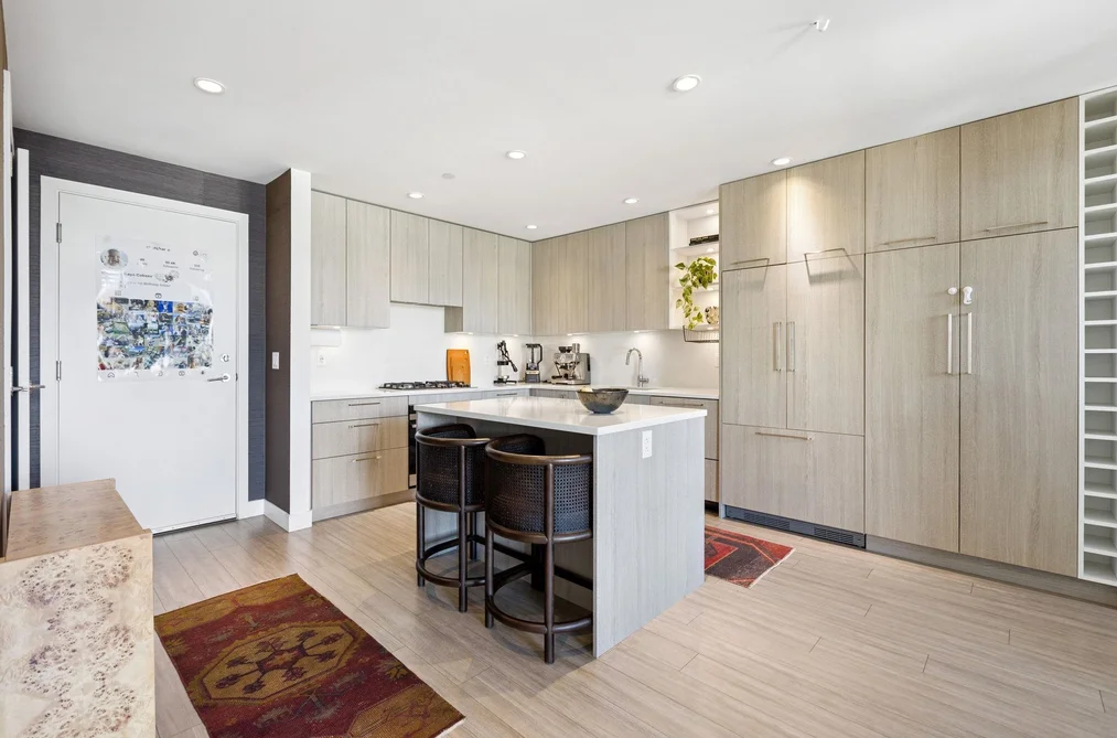 303 707 E 3RD STREET, North Vancouver BC V7L 1G8, North Vancouver BC — Residential for Sale - Photo 2